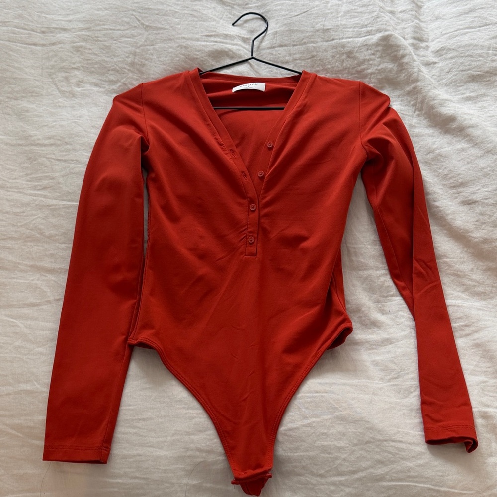 Aritzia Babaton Scarlet V-Neck Bodysuit Size S - Picture 3 of 4